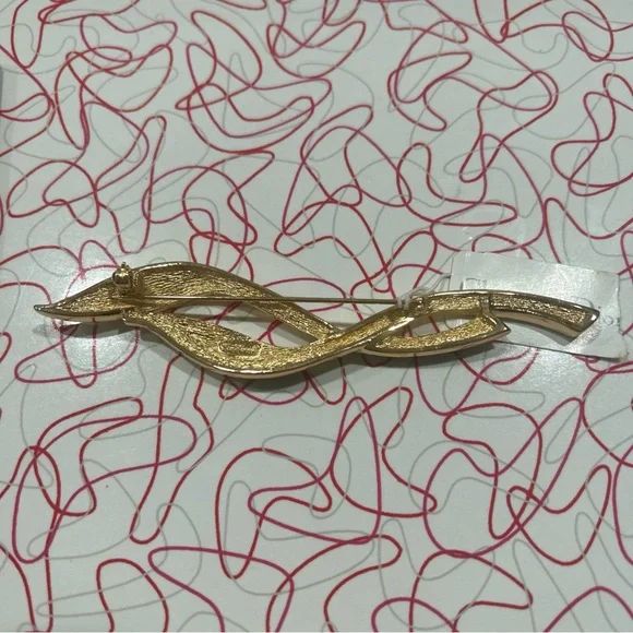 Vintage Christian Dior Pave
Swarovski Black Enamel
Double Wave Abstract Brooch - Picture 3 of 11